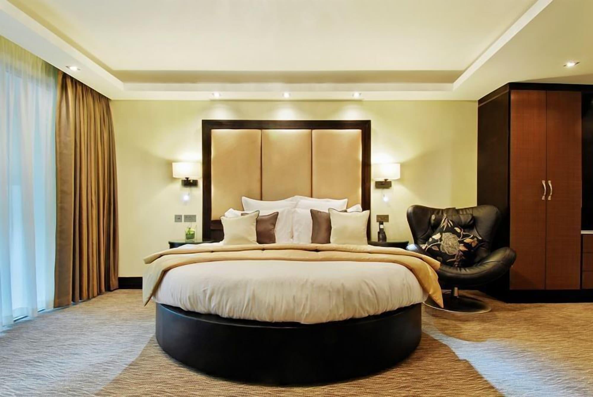 Montcalm Mayfair, Autograph Collection London Room photo A bedroom at the Taj Bengal
