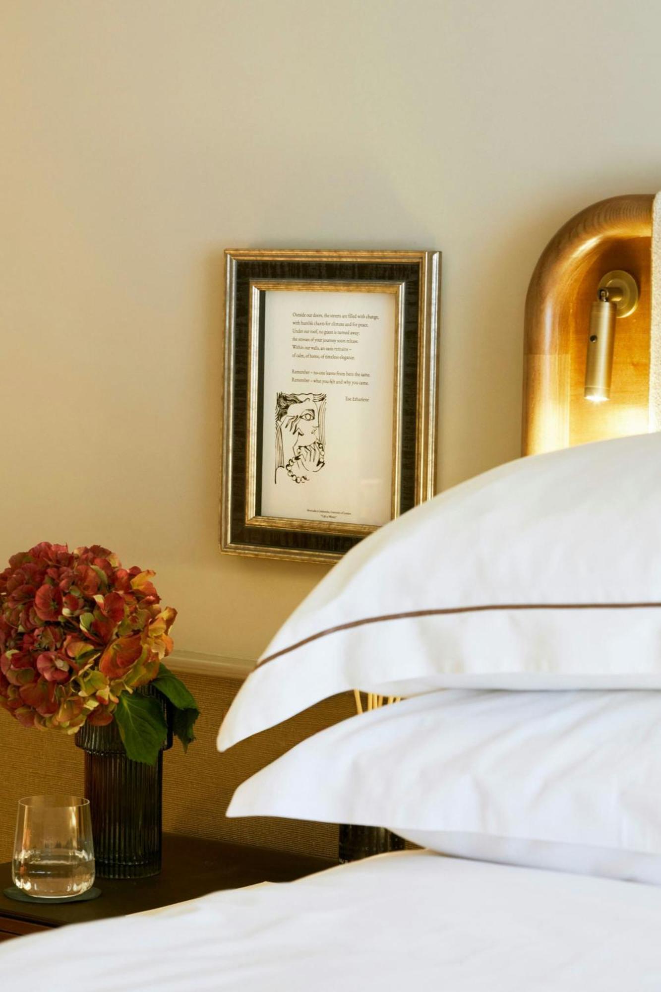 Montcalm Mayfair, Autograph Collection London Exterior photo A poem by Rainer Maria Rilke in a hotel room