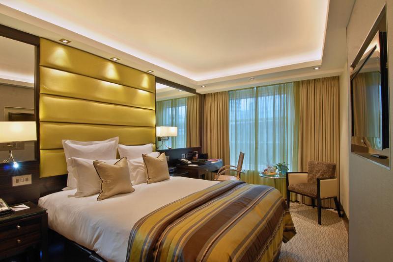 Montcalm Mayfair, Autograph Collection London Exterior photo A bedroom at the InterContinental London The O2