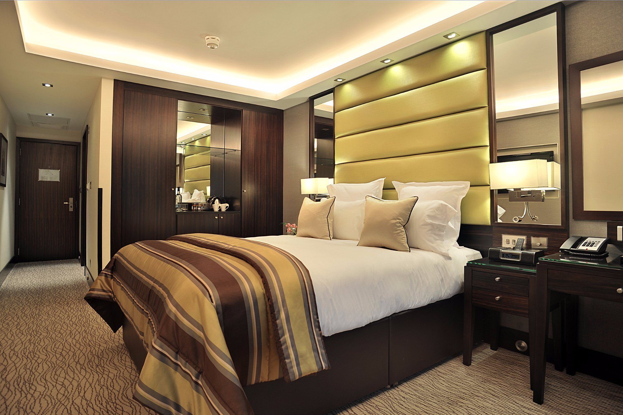 Montcalm Mayfair, Autograph Collection London Exterior photo A bedroom at the InterContinental London Park Lane